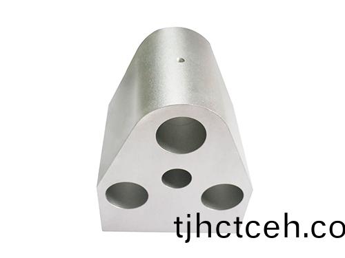 爲(wèi)何(he)東(dong)莞精密(mi)零(ling)件加工精度會變差?